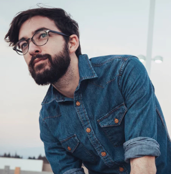 at the left side of page, a little picture representing a chat thumbnail of a guy with a blue T-shirt